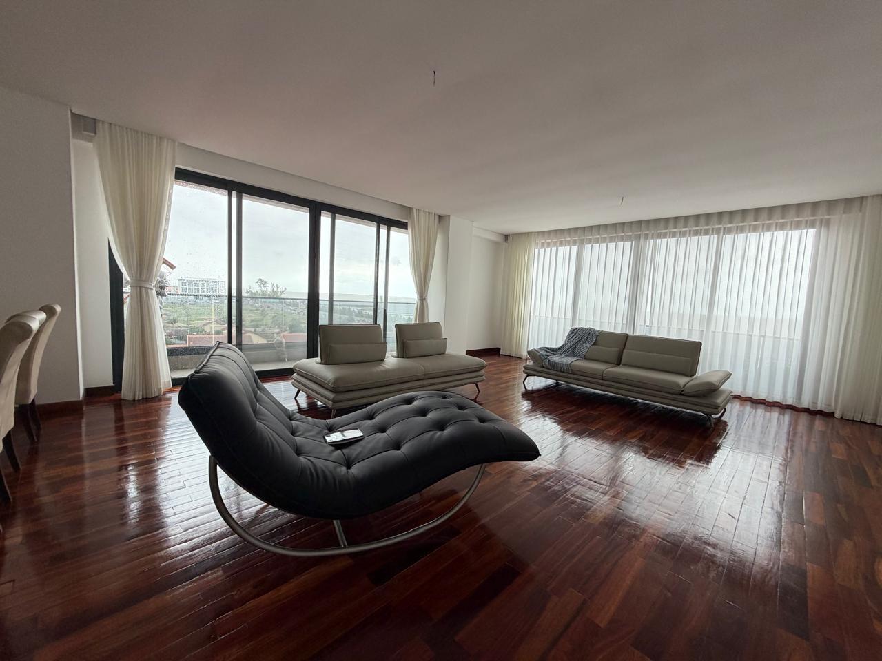 APARTAMENTO T4 NO CONDOMINIO AURA