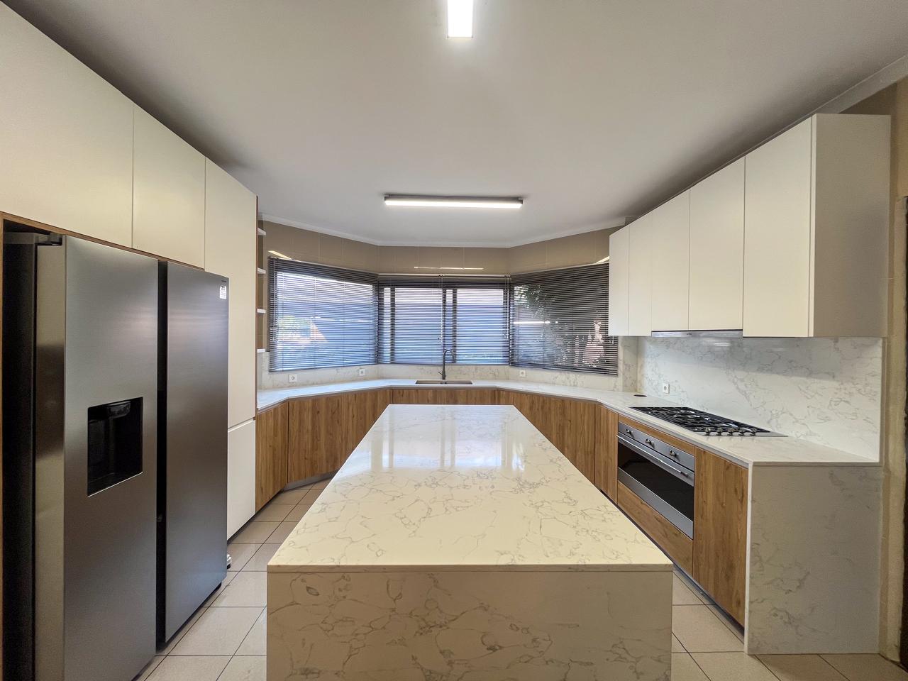 Arrenda-se luxuosa moradia t4 no condomínio Sommershild Estates — SOMMERSCHIELD 2, Moçambique